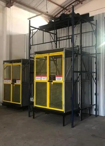 Elevador de carga hidráulico
